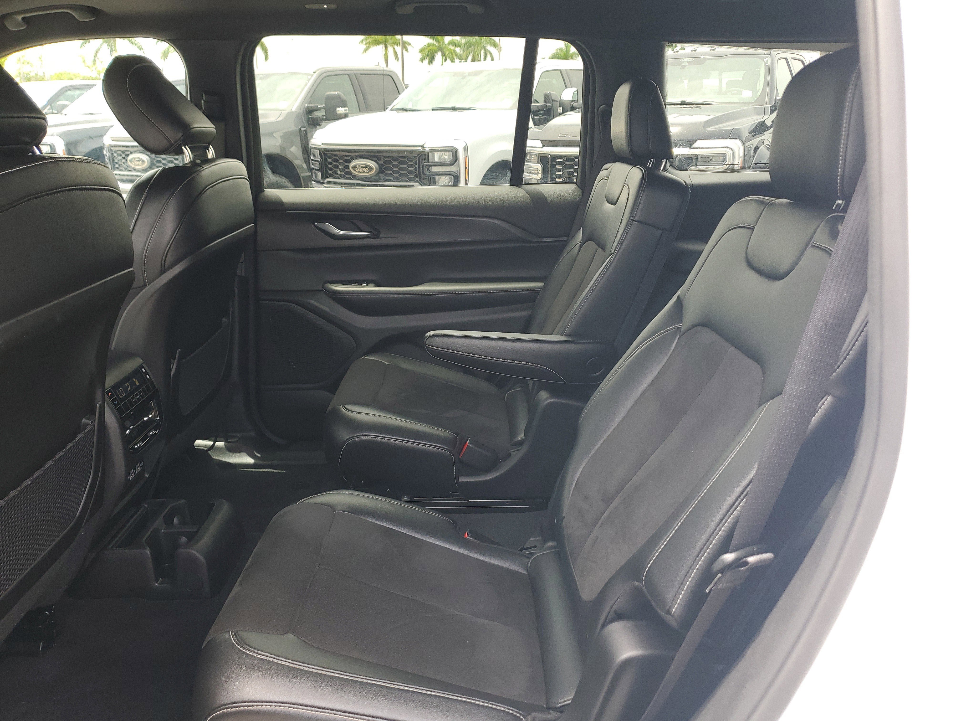 Used 2024 Jeep Grand Cherokee L Altitude image 14