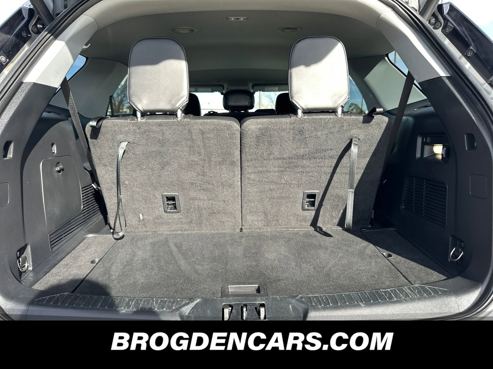 Used 2023 Ford Explorer XLT w/ Equipment Group 202A image 9