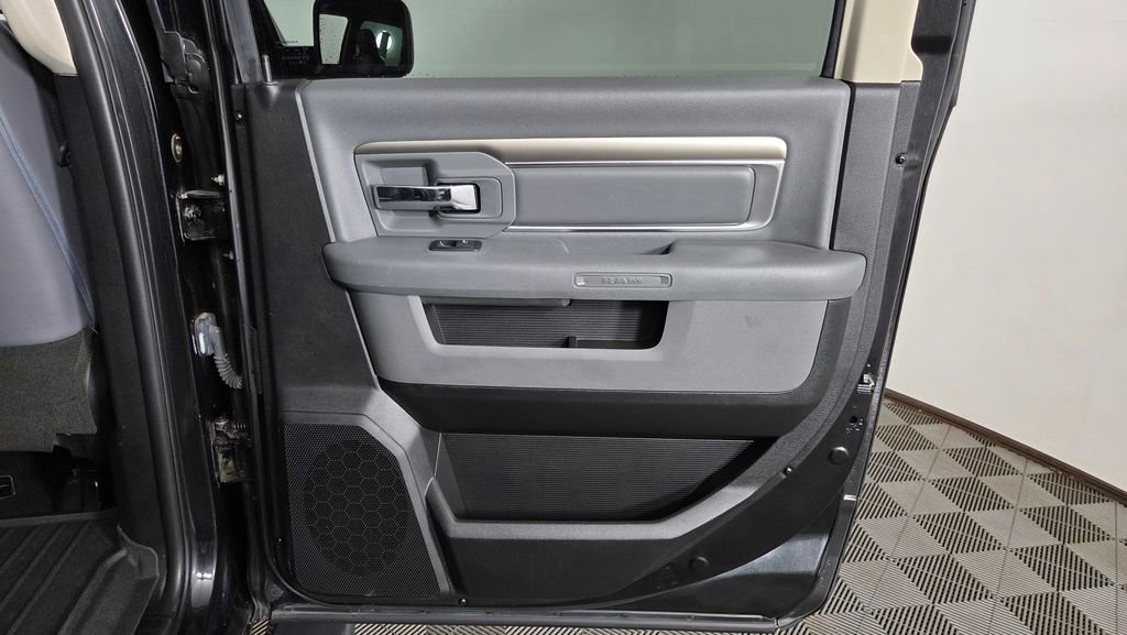 Used 2018 RAM 1500 Classic SLT AWD/4WD image 25