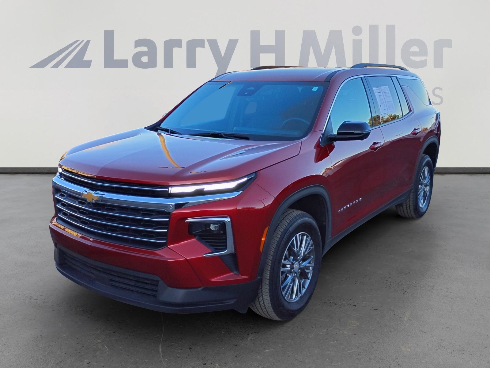 Used 2024 Chevrolet Traverse LT w/ Trailering Package image 1