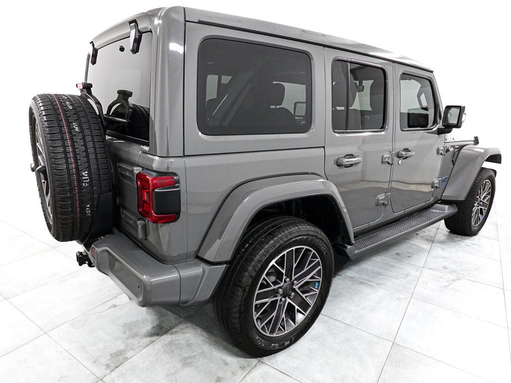 Used 2023 Jeep Wrangler Unlimited Sahara AWD/4WD image 7