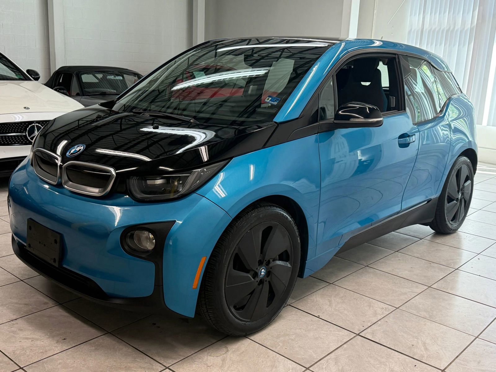 Used 2017 BMW i3 w/ Range Extender RWD image 3