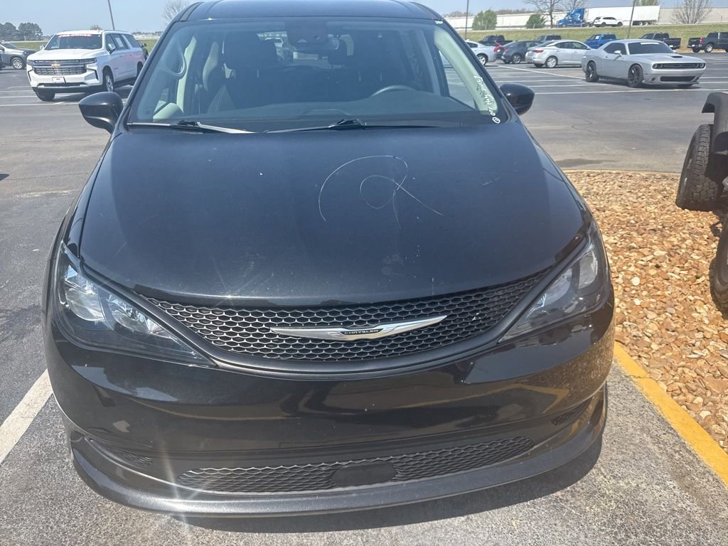 Used 2023 Chrysler Voyager LX image 6