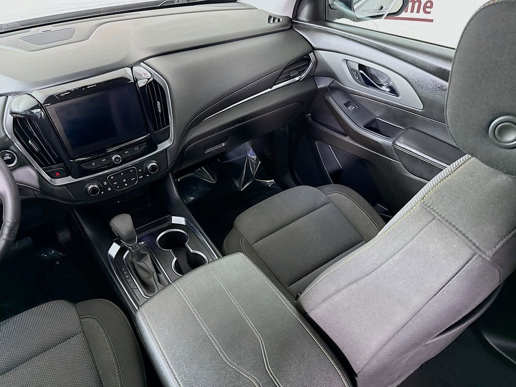 Used 2021 Chevrolet Traverse LT FWD image 25