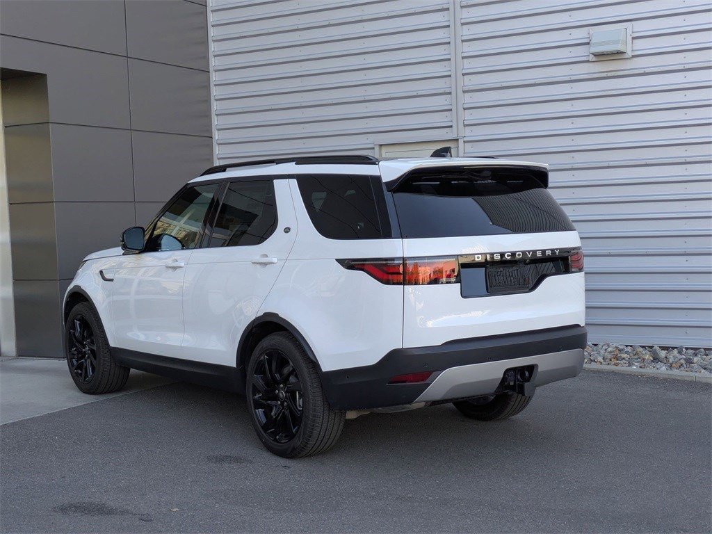 Used 2025 Land Rover Discovery S image 3
