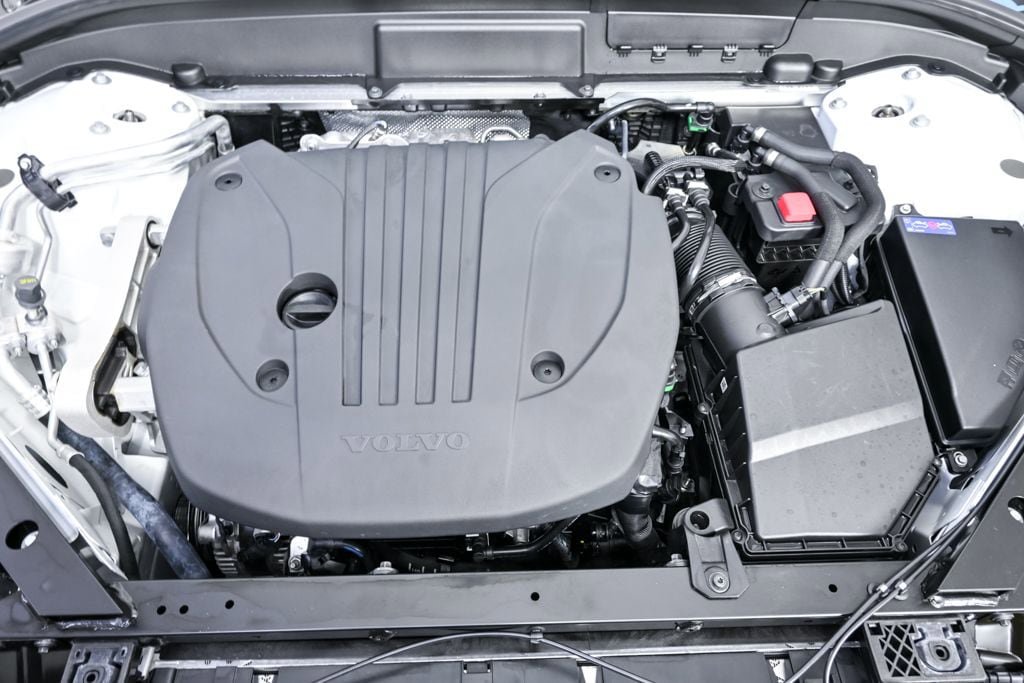Certified 2025 Volvo XC60 B5 Core AWD/4WD image 35