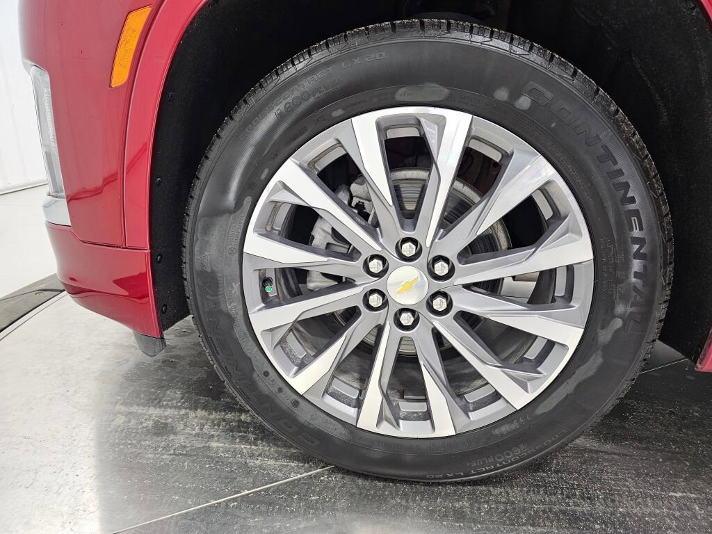 Used 2023 Chevrolet Traverse Premier image 11