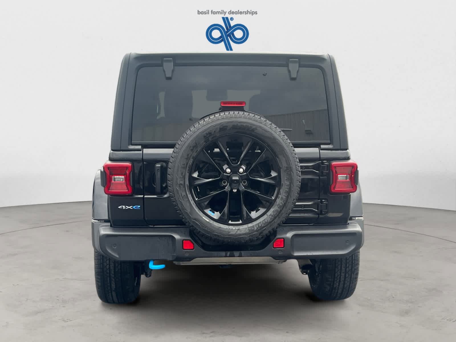 Used 2023 Jeep Wrangler Unlimited Sahara w/ Cold Weather Group AWD/4WD image 12