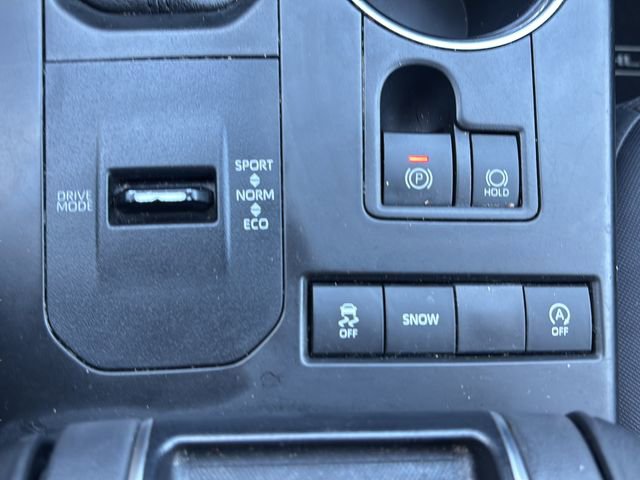 Used 2020 Toyota Highlander LE image 30