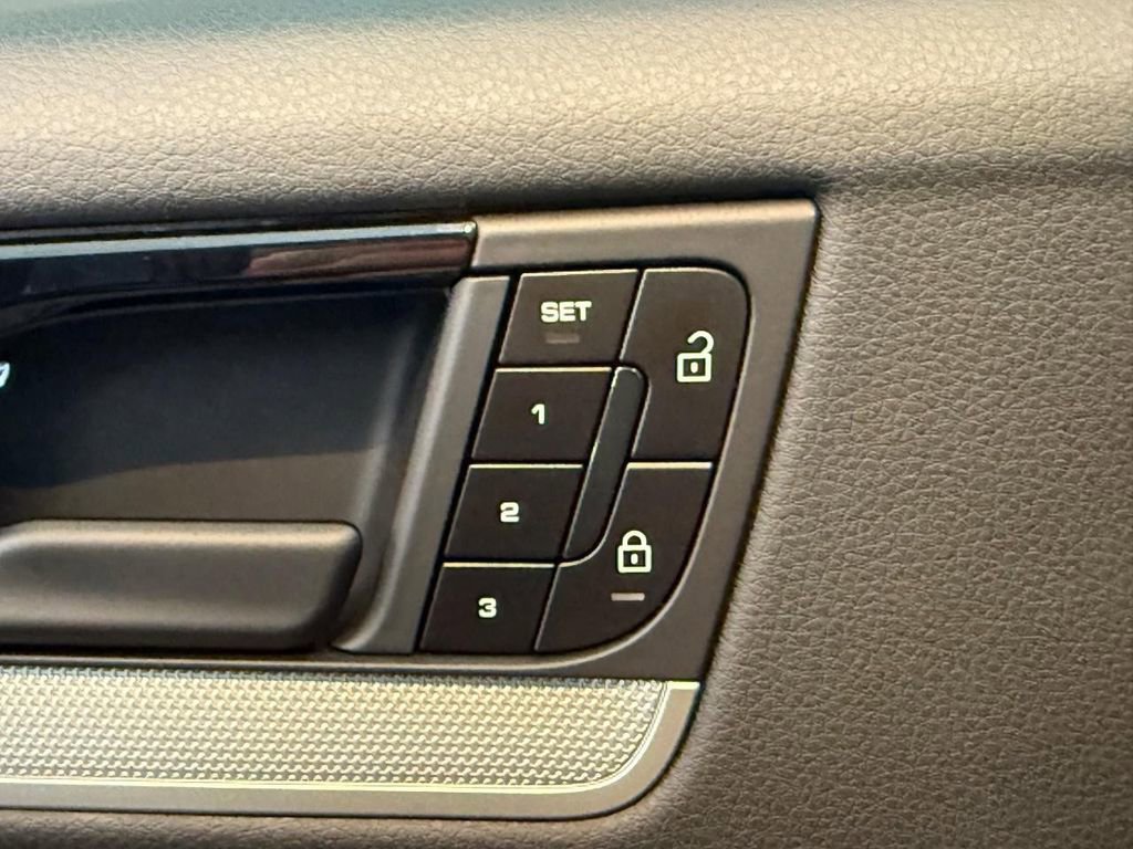 Used 2024 Porsche Cayenne Coupe image 14