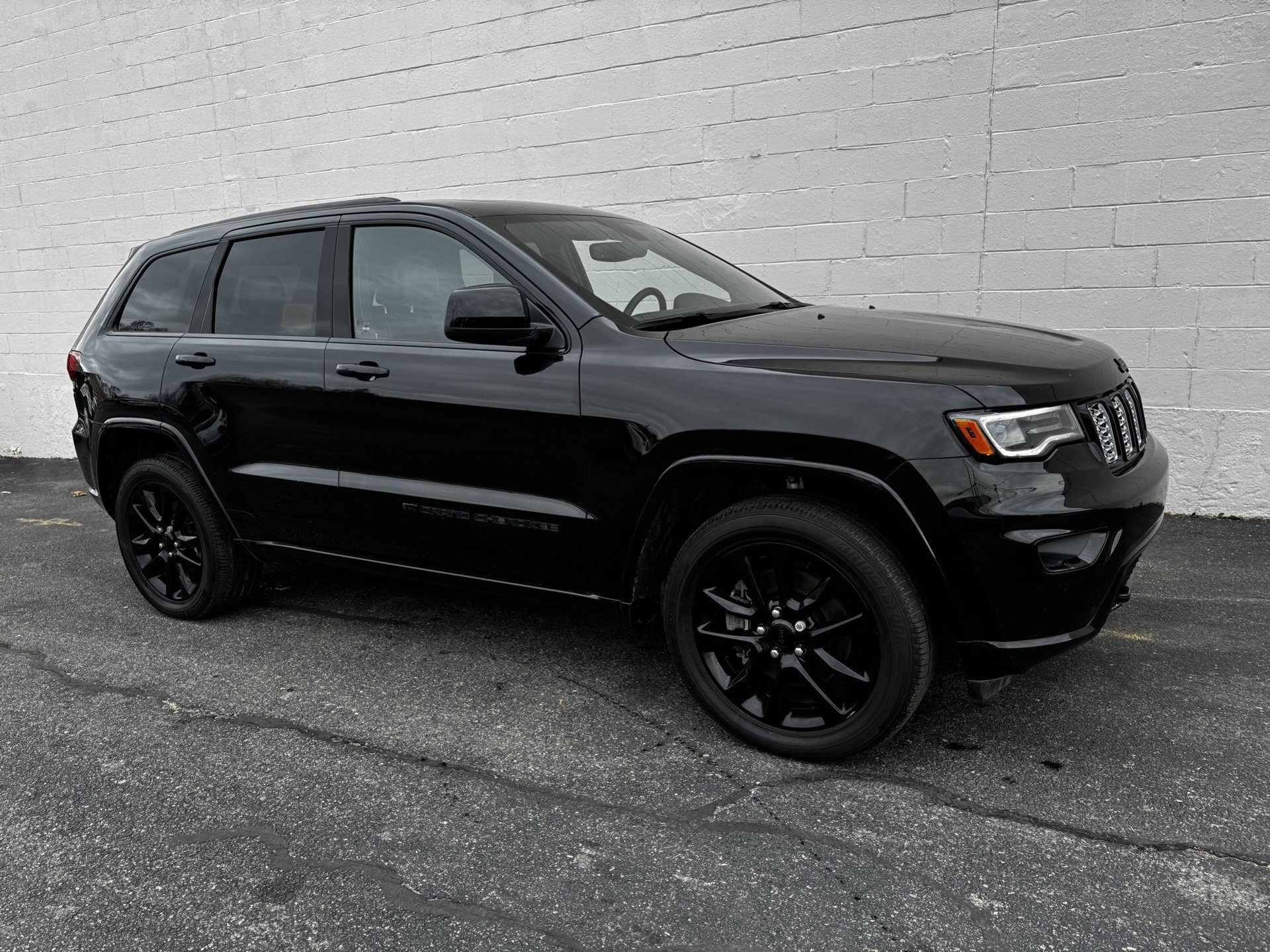 Used 2022 Jeep Grand Cherokee Altitude image 4