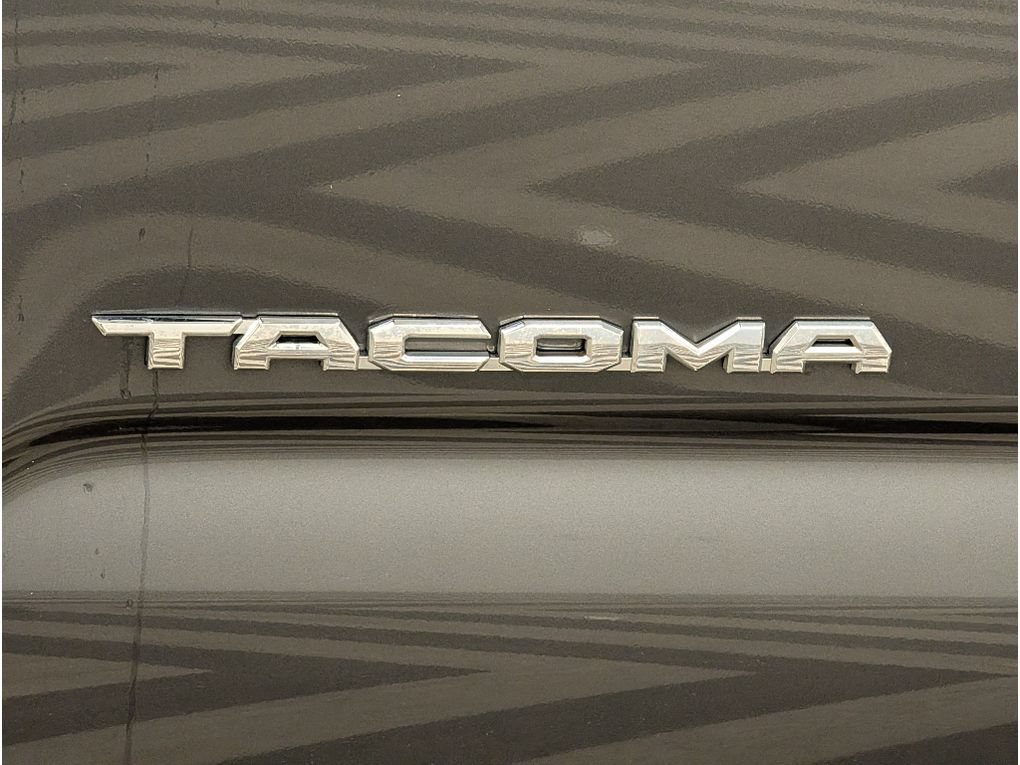 Used 2017 Toyota Tacoma TRD Off-Road w/ Tow Package AWD/4WD image 5
