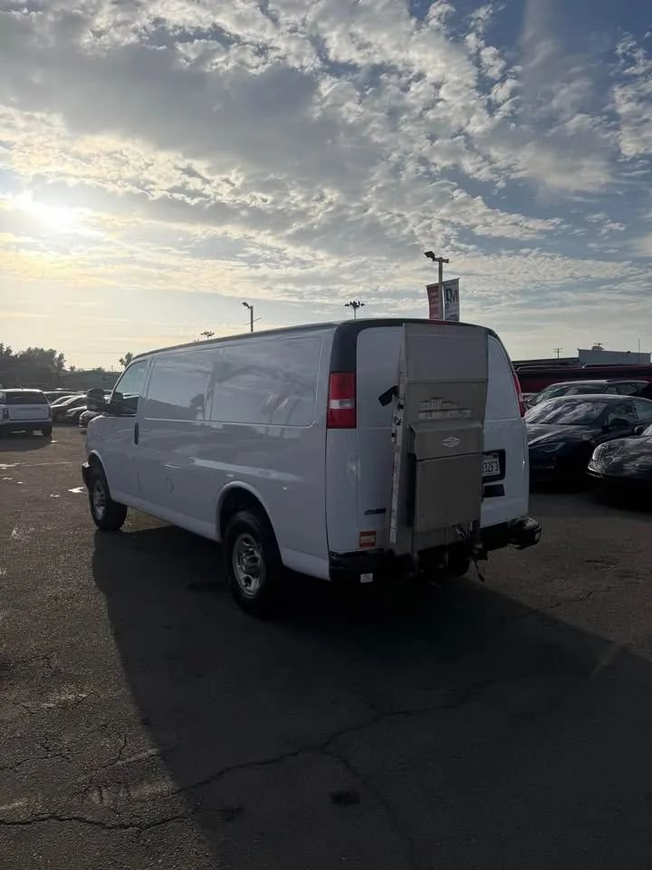 Used 2021 Chevrolet Express 3500 w/ Driver Convenience Package RWD image 4
