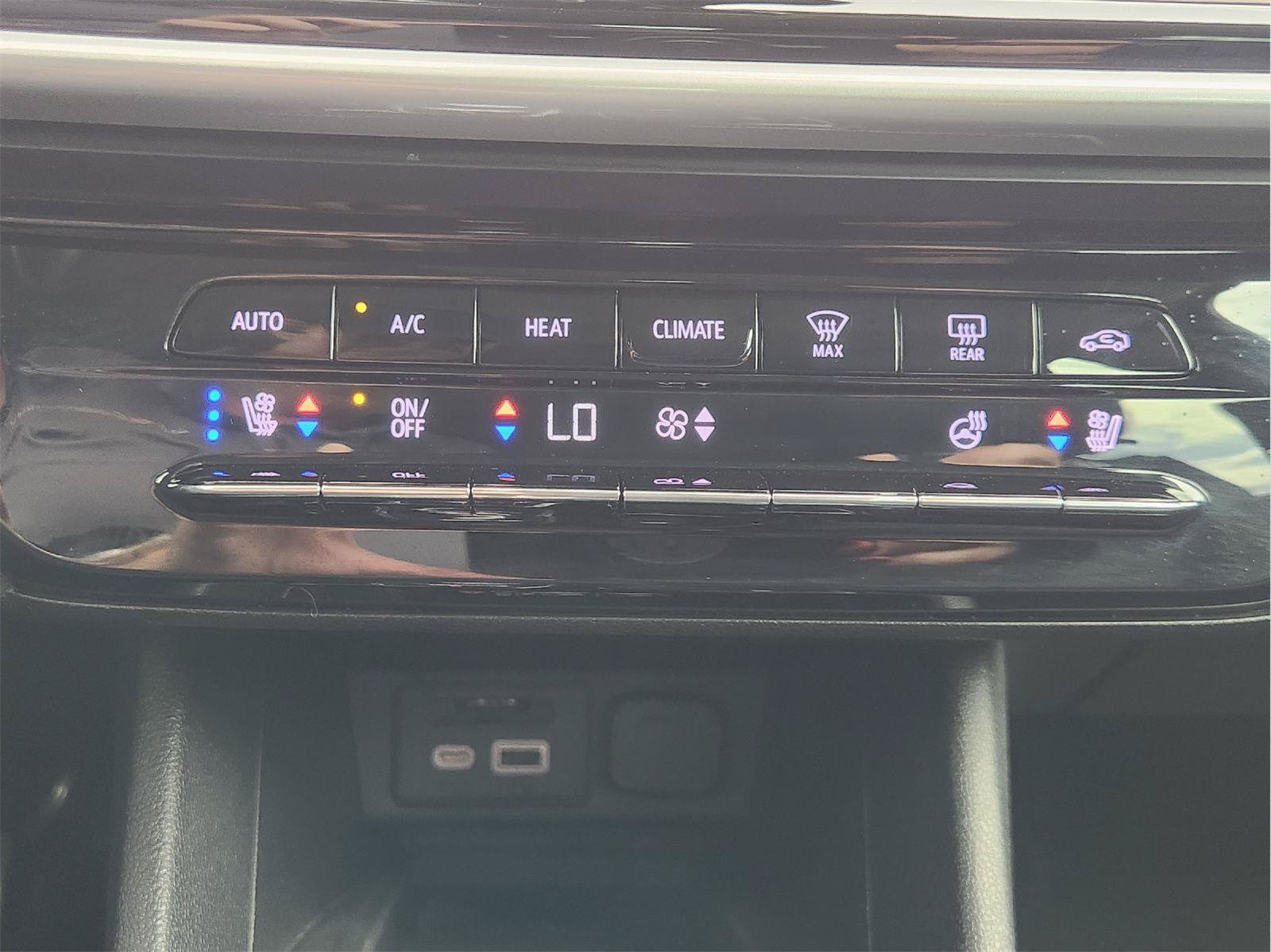 Certified 2023 Chevrolet Bolt EUV Premier w/ Super Cruise Package FWD image 19