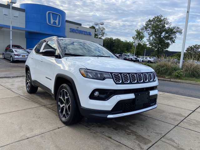 Used 2025 Jeep Compass Limited AWD/4WD image 2