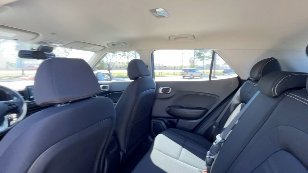Certified 2021 Hyundai Venue SEL image 36