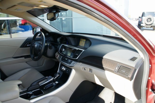Used 2015 Honda Accord Touring image 37