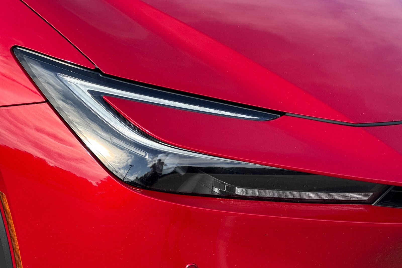 Certified 2025 Toyota Prius LE FWD image 47