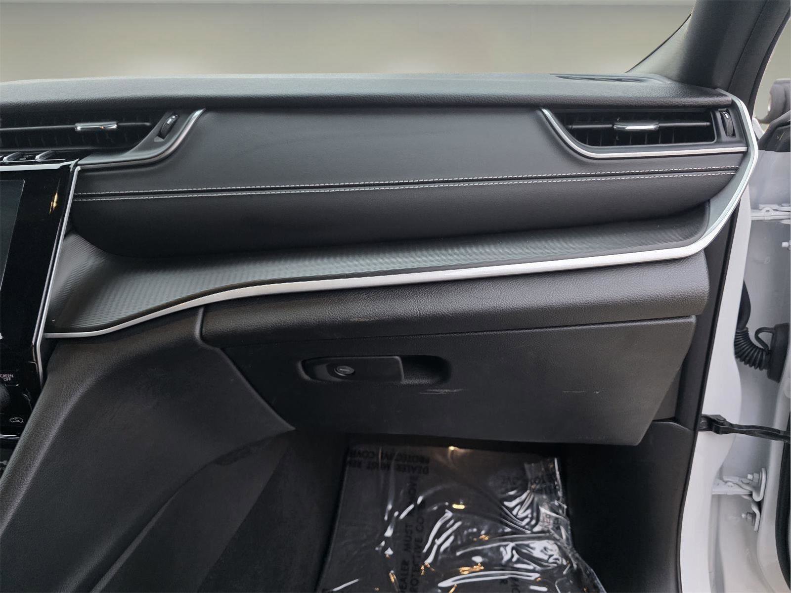 Used 2024 Jeep Grand Cherokee Altitude image 27