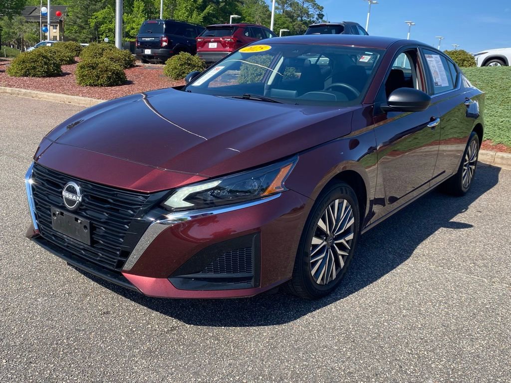 Used 2025 Nissan Altima 2.5 SV AWD/4WD image 2