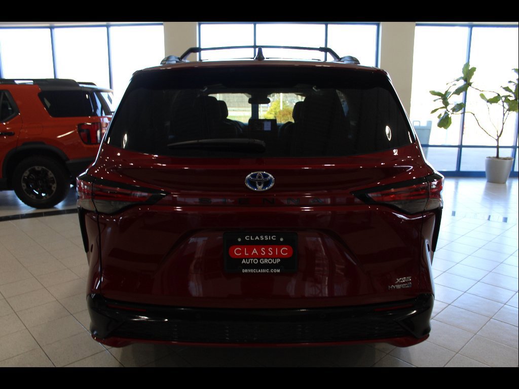 Used 2021 Toyota Sienna XSE w/ XSE Plus Package FWD image 6