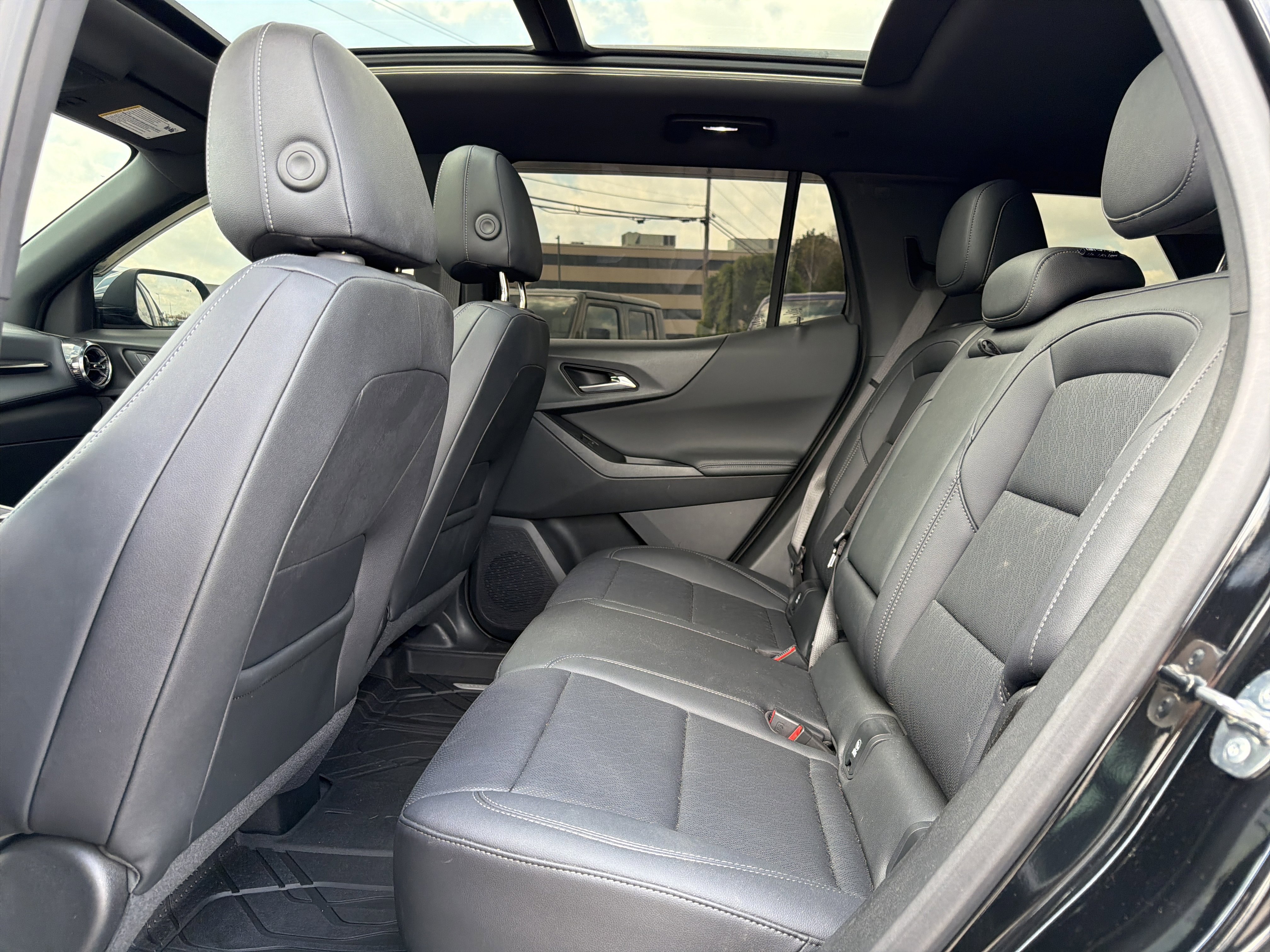 Used 2025 Chevrolet Equinox LT w/ Convenience Package II image 19