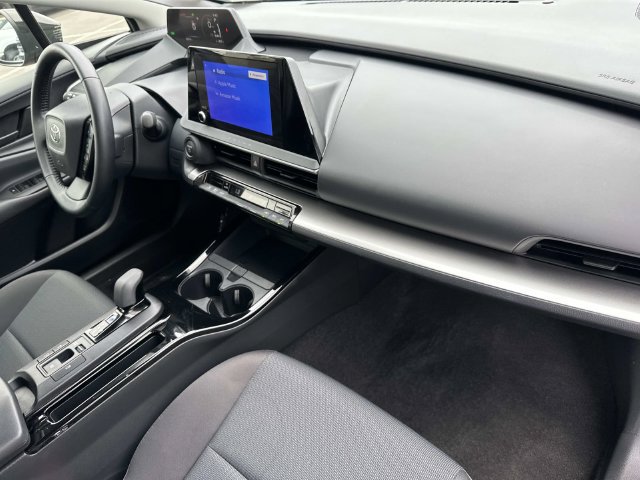 Used 2025 Toyota Prius LE FWD image 36