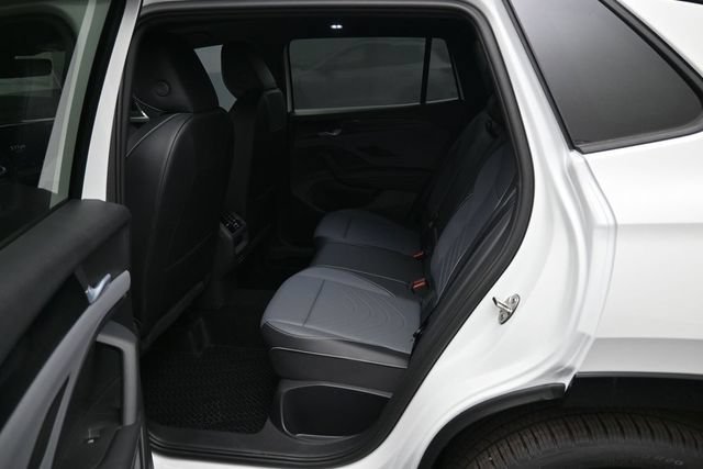 New 2026 Volkswagen Tiguan SE R-Line FWD image 11
