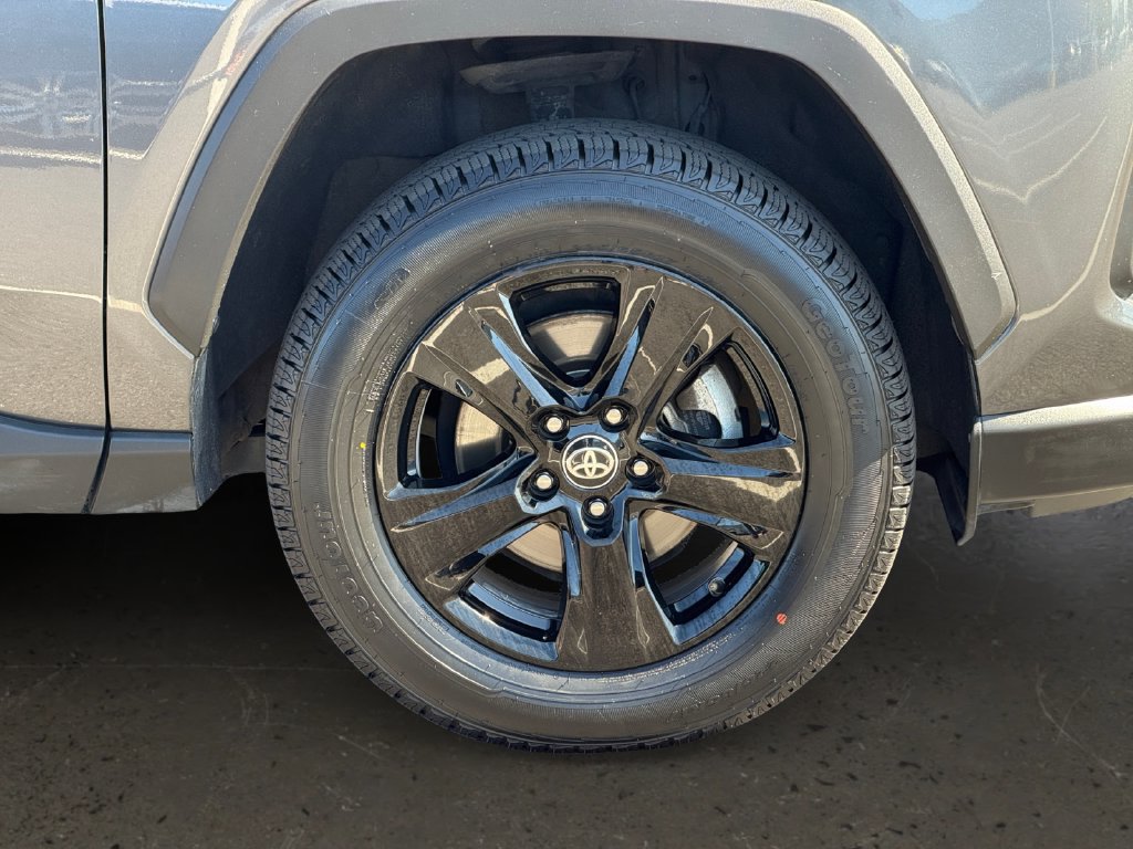Used 2024 Toyota RAV4 XLE AWD/4WD image 10