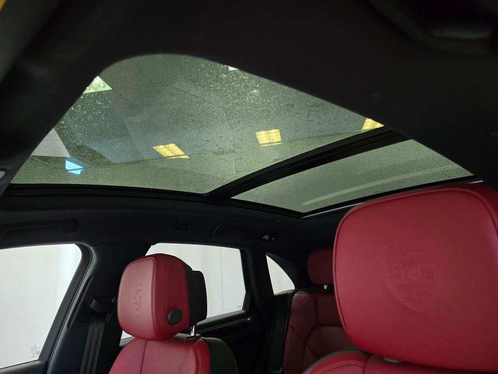 Certified 2025 Porsche Macan image 43