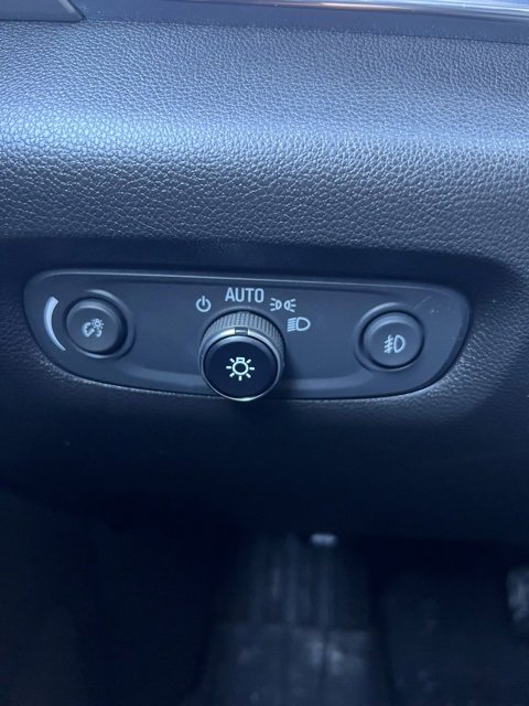 Used 2020 Chevrolet Traverse LT w/ Driver Confidence II Package image 41