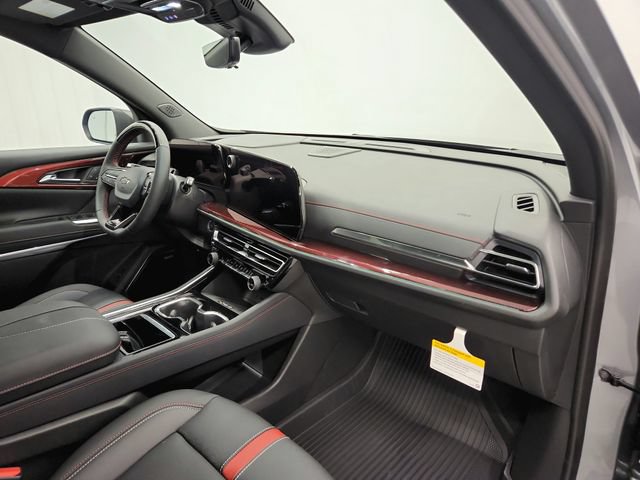 New 2026 Chevrolet Traverse RS w/ LPO, Floor Liner Package FWD image 38