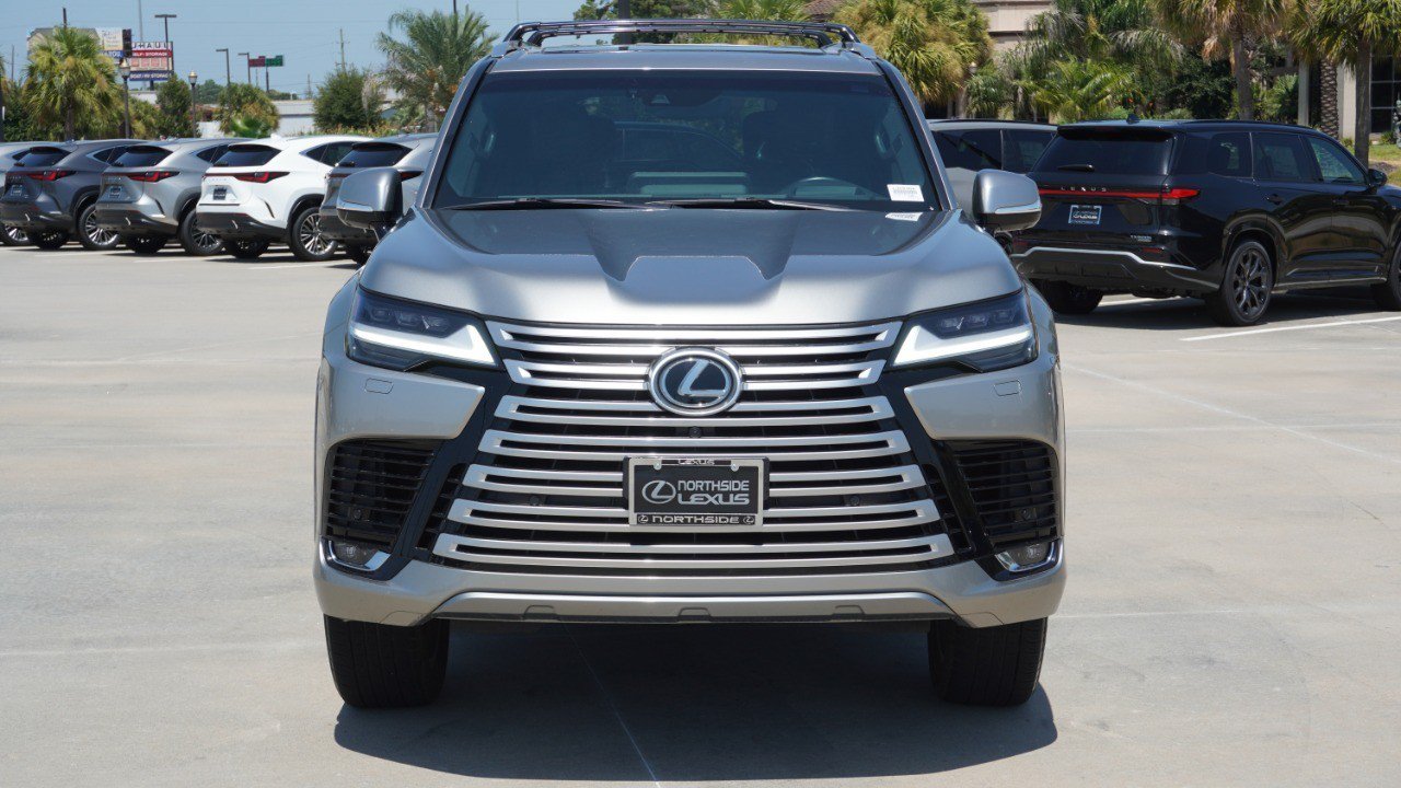 Used 2022 Lexus LX 600 4WD w/ Accessory Package (Z1) image 2