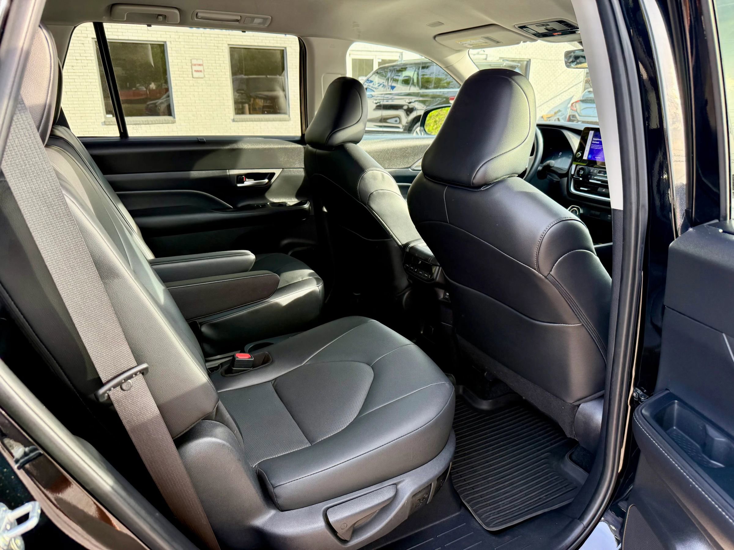 Used 2024 Toyota Grand Highlander AWD image 12