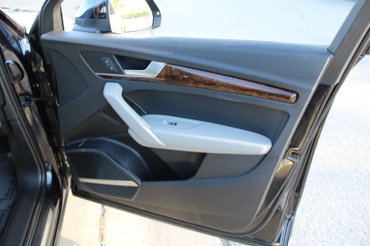 Used 2018 Audi Q5 2.0T Premium Plus w/ Premium Plus Package image 12