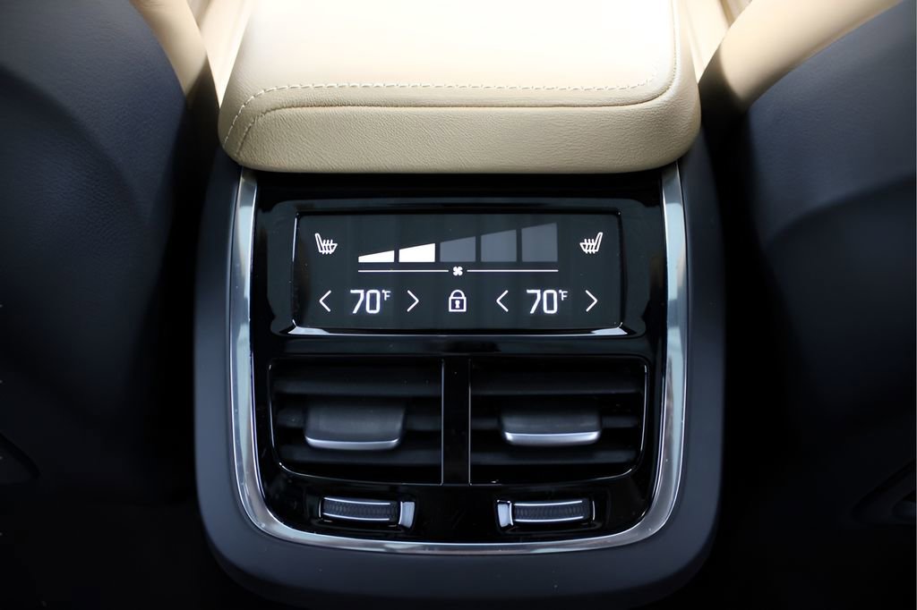 Used 2025 Volvo XC60 B5 Ultra image 41