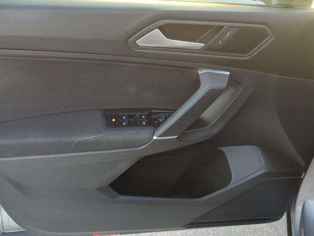 Used 2020 Volkswagen Tiguan S image 7