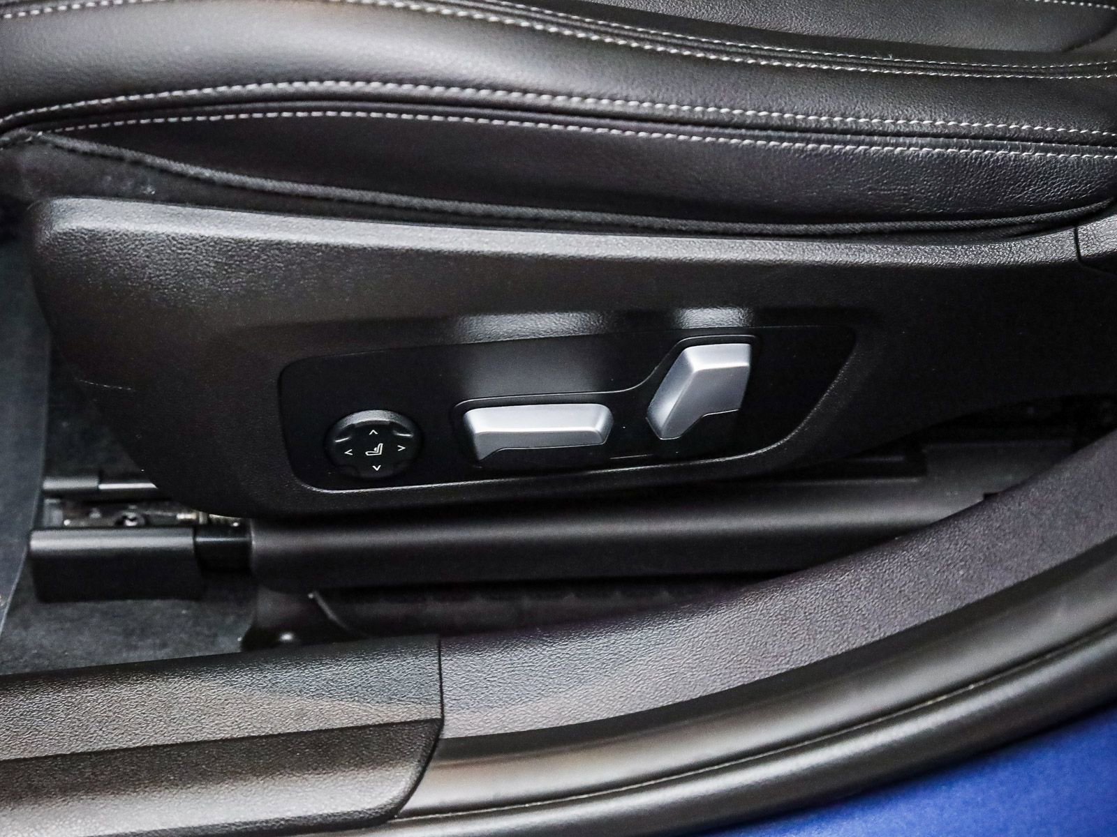 Certified 2024 BMW 330i Sedan w/ Convenience Package RWD image 22