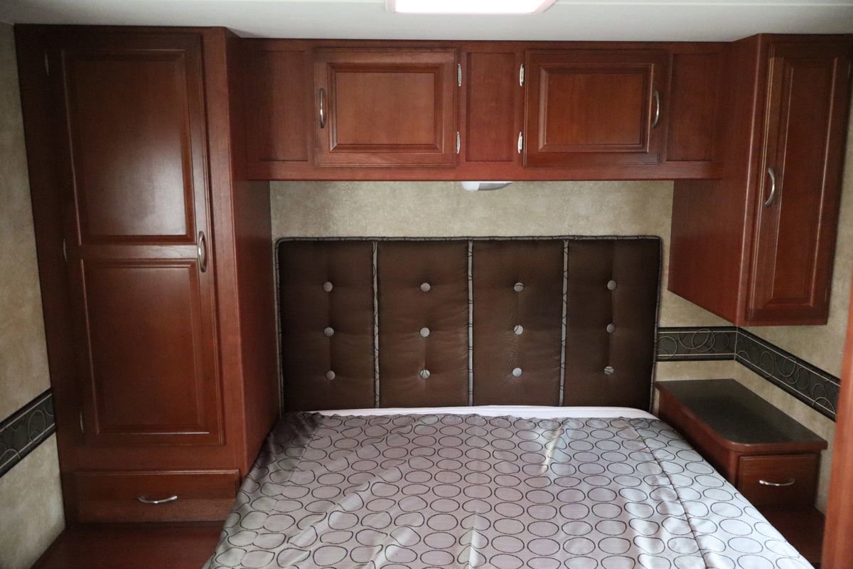 Used 2015 Ford E-450 and Econoline 450 Super Duty w/ Motorhome Prep Package image 53