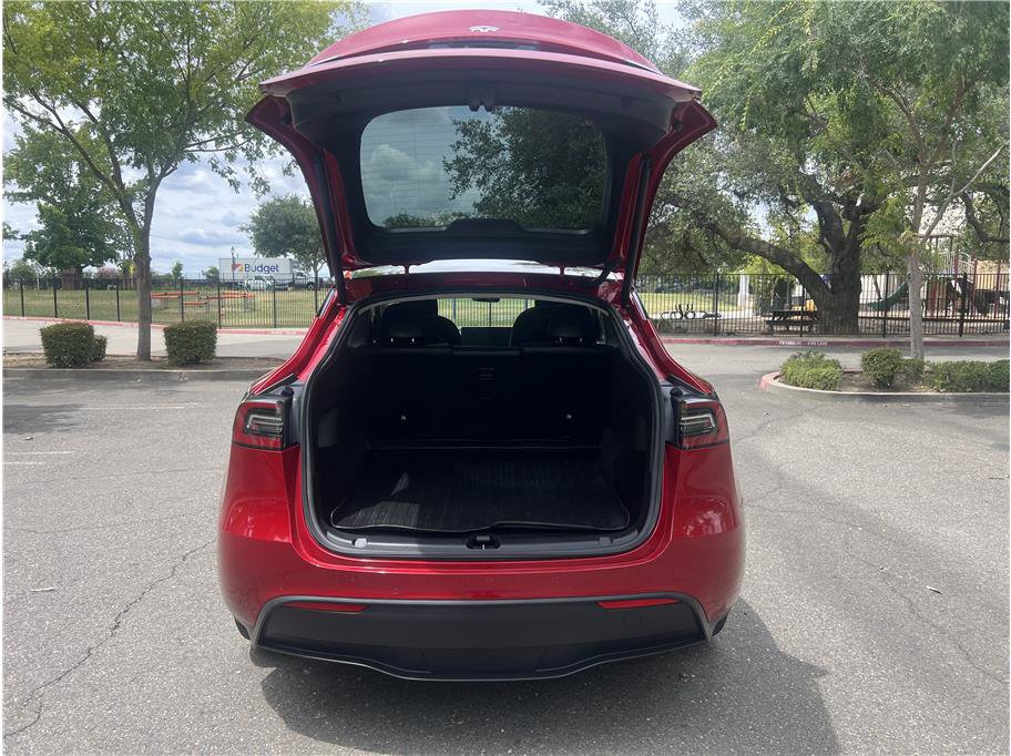 Used 2021 Tesla Model Y Long Range AWD/4WD image 11