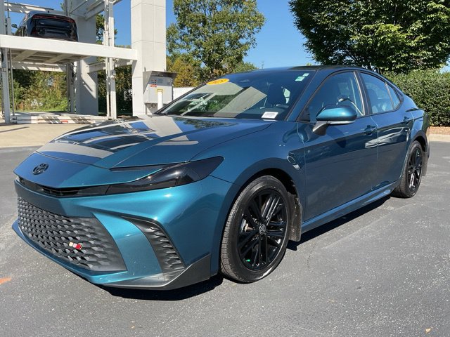 Used 2025 Toyota Camry SE FWD image 2