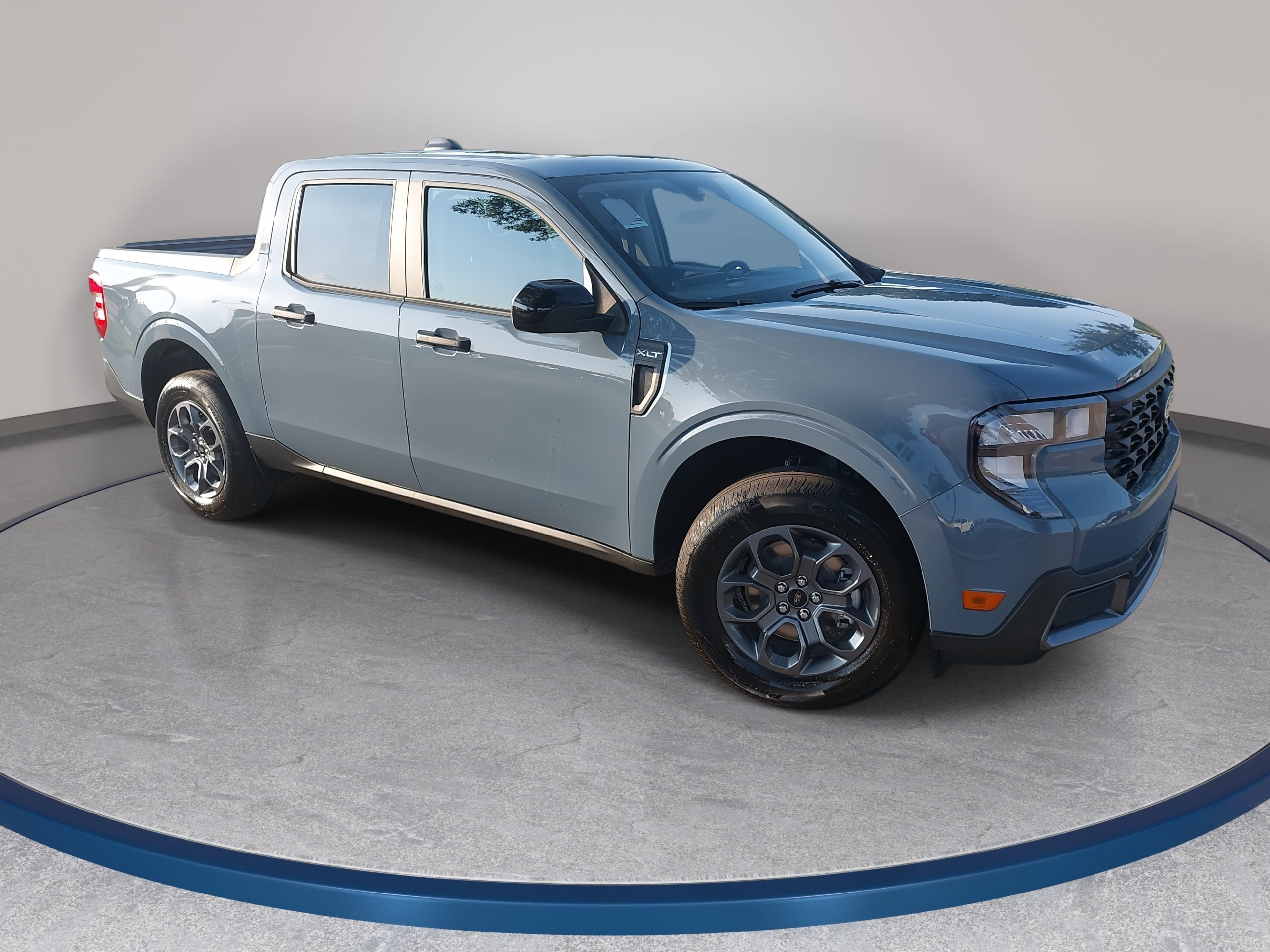 New 2026 Ford Maverick XLT w/ XLT Luxury Package FWD image 3