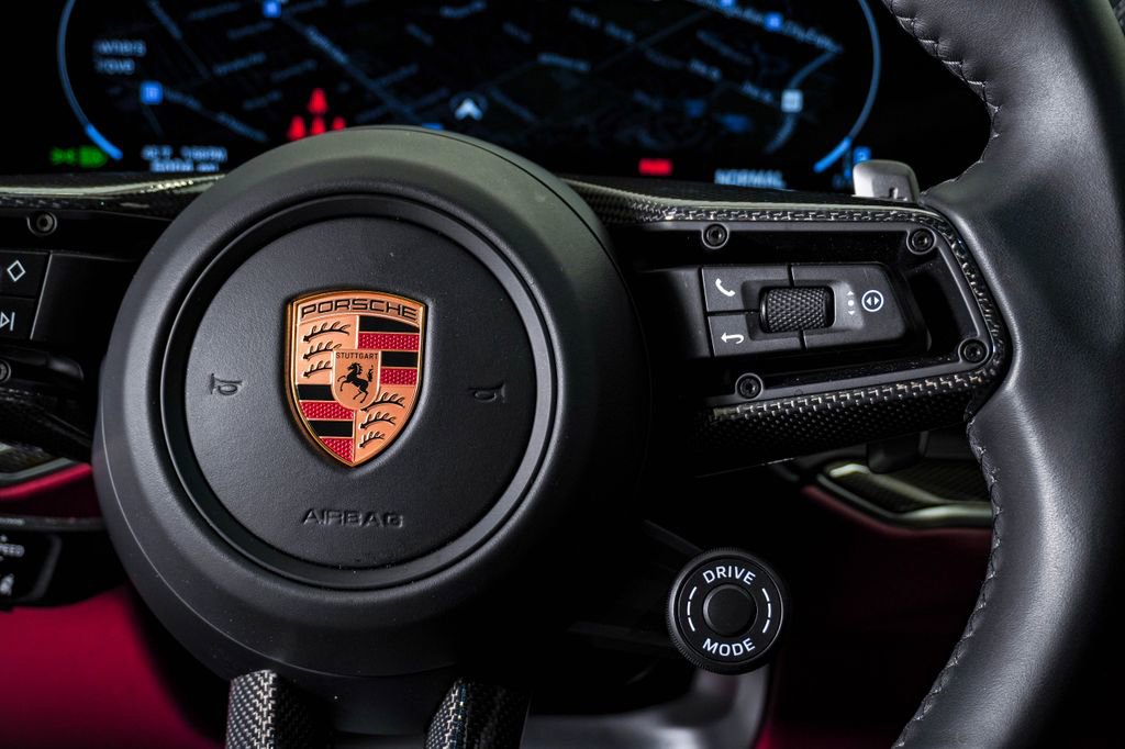 Certified 2025 Porsche Cayenne Coupe AWD/4WD image 19