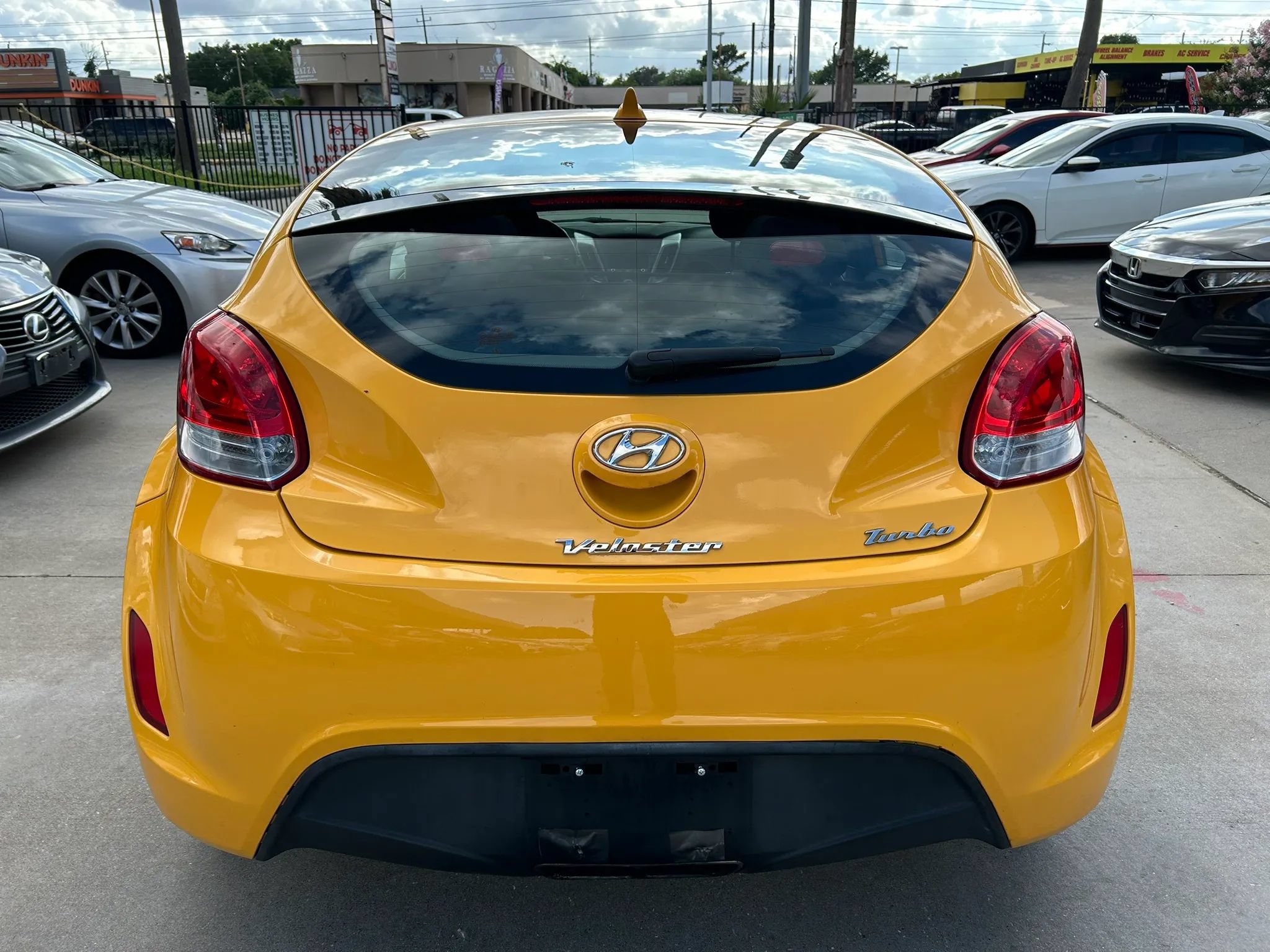 Used 2013 Hyundai Veloster FWD image 4