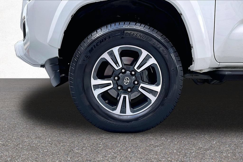 Certified 2017 Toyota Tacoma TRD Sport AWD/4WD image 37