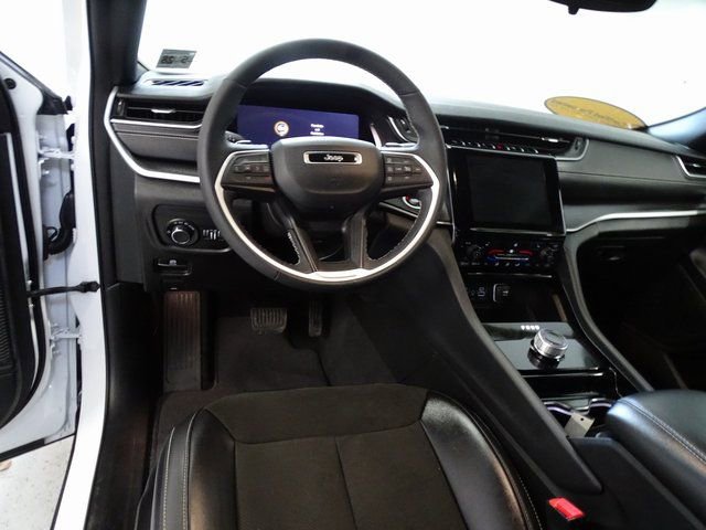 Certified 2023 Jeep Grand Cherokee Altitude image 5