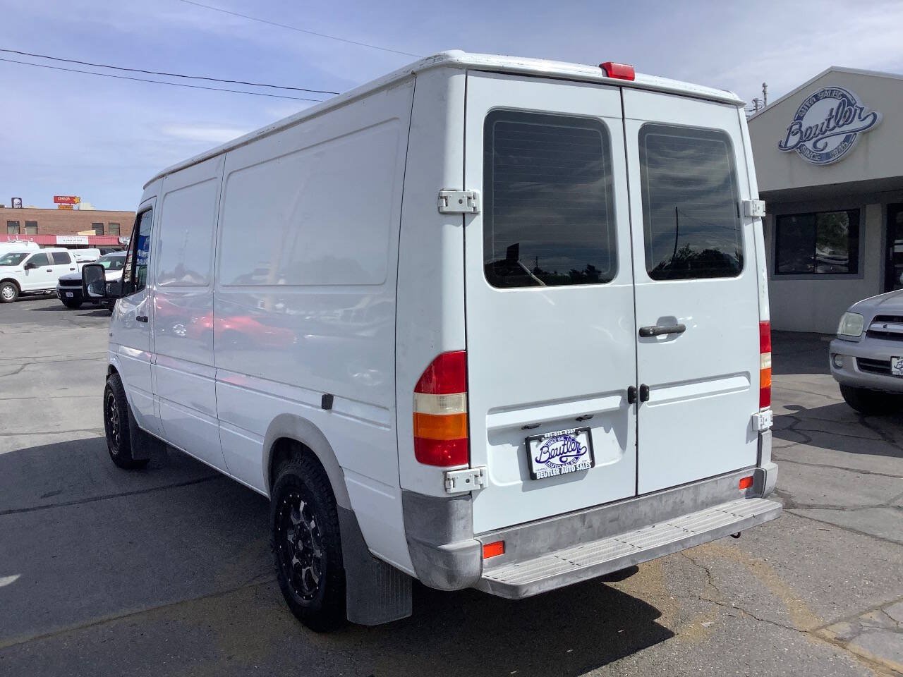 Used 2003 Dodge Sprinter 2500 RWD image 16