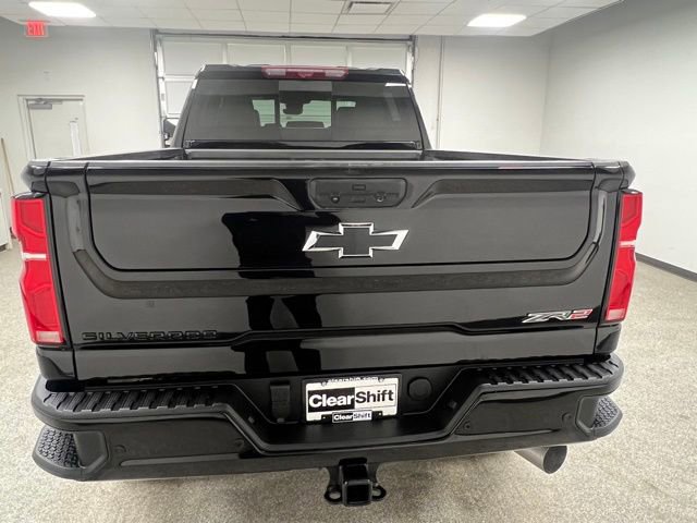 Used 2024 Chevrolet Silverado 2500 ZR2 w/ Technology Package AWD/4WD image 9