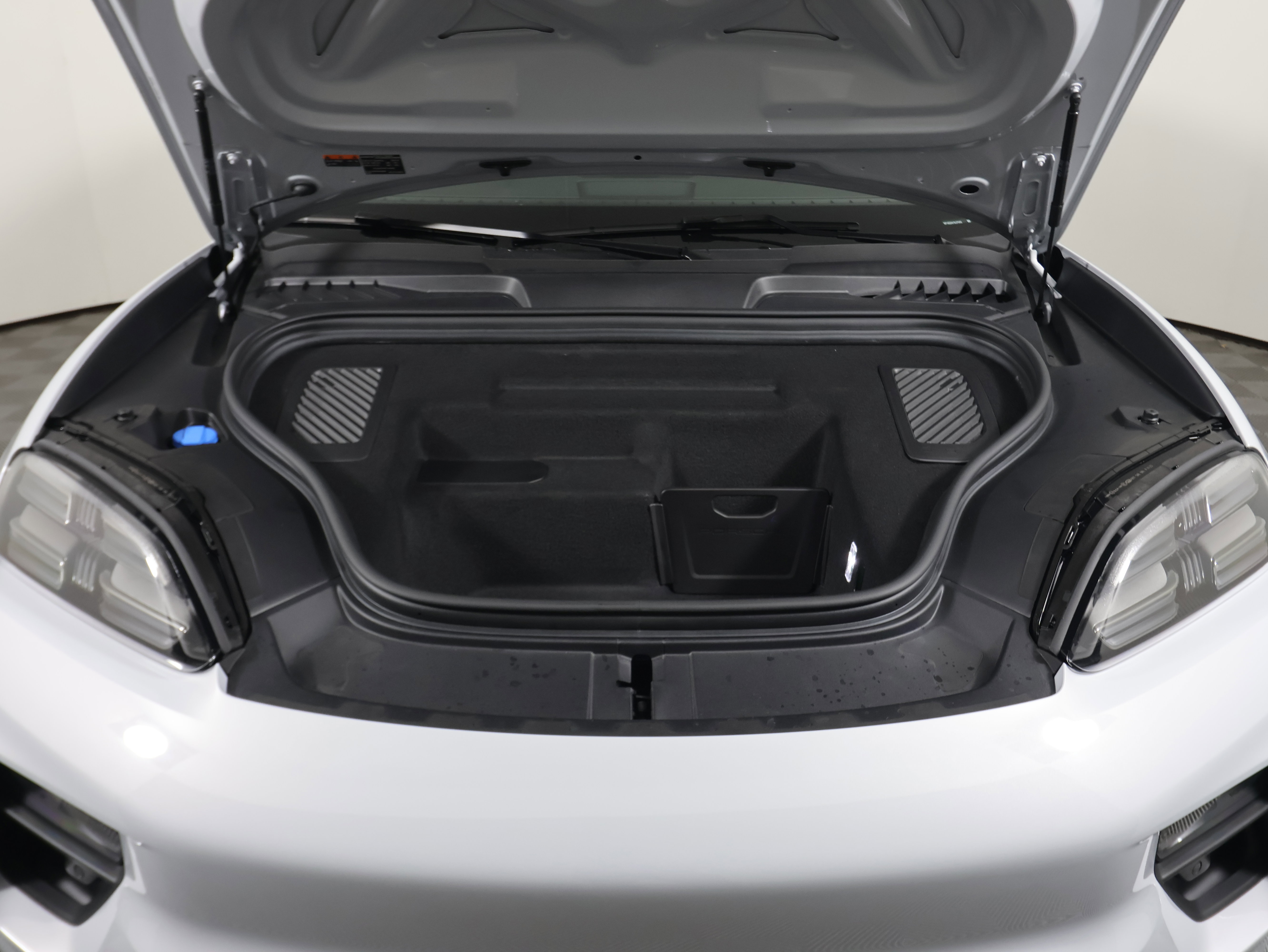 New 2025 Porsche Macan Electric image 22