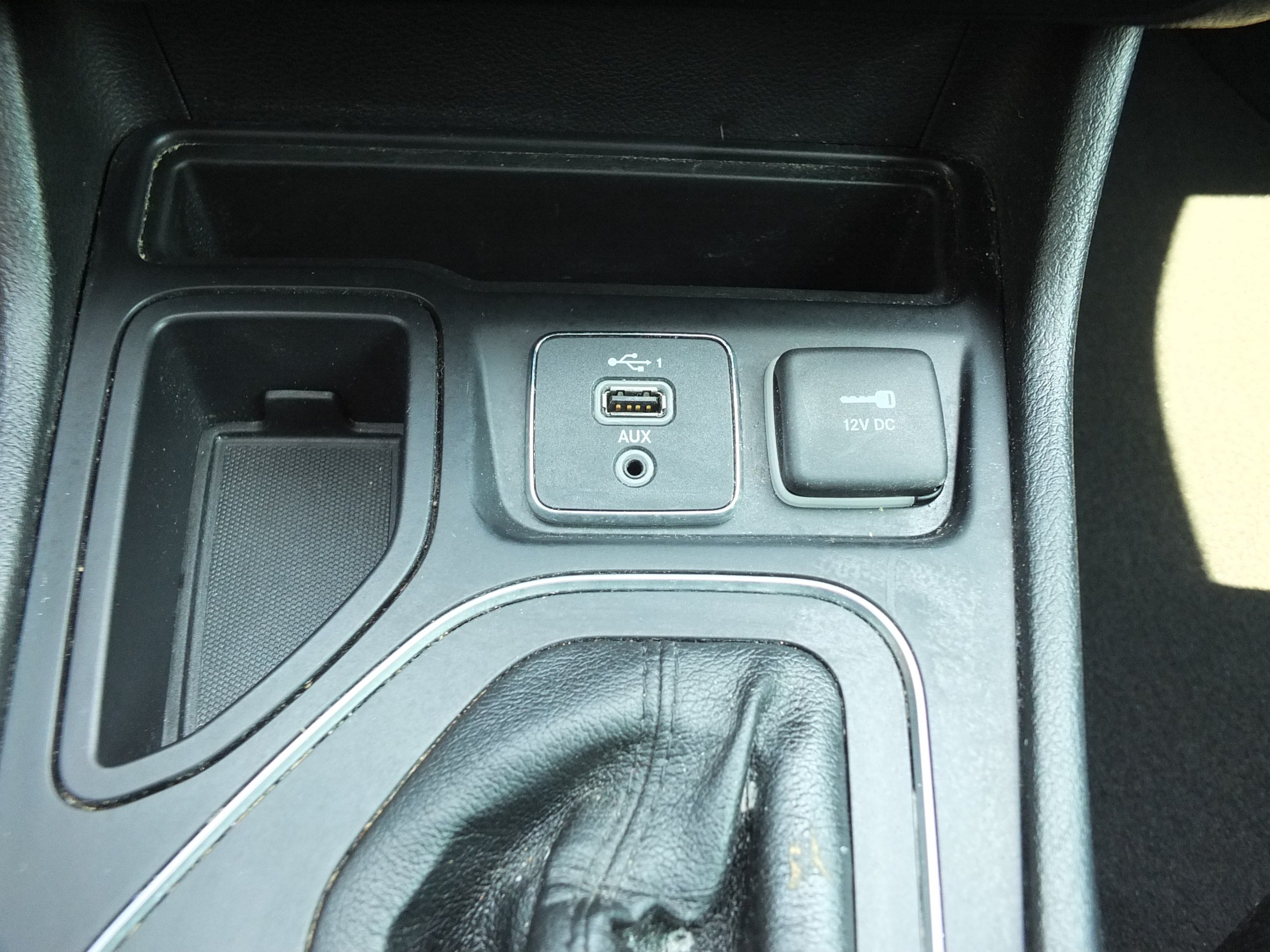 Used 2019 Jeep Cherokee Latitude w/ Popular Appearance Group FWD image 23